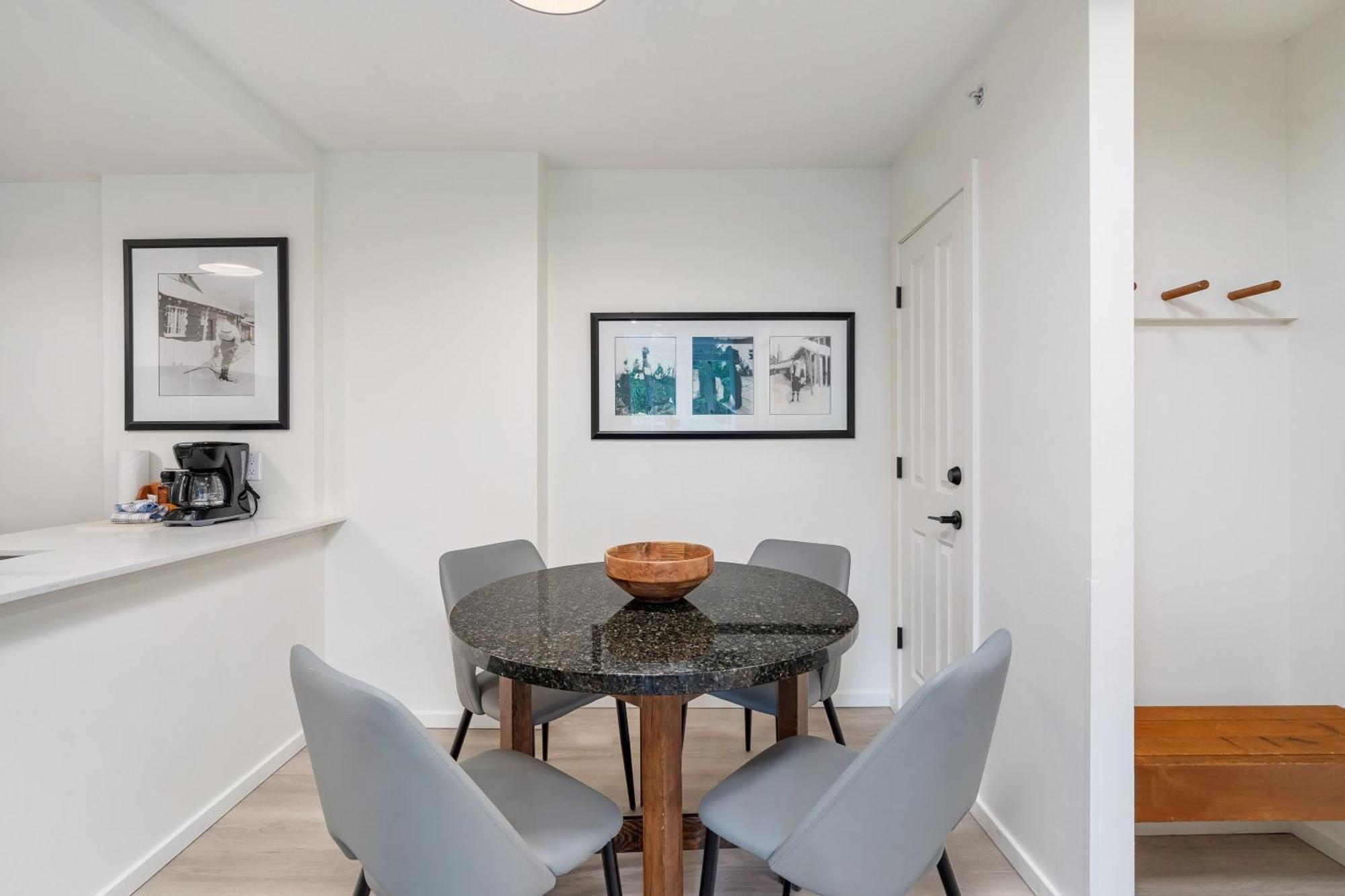 Cascade Lodge Whistler Bagian luar foto